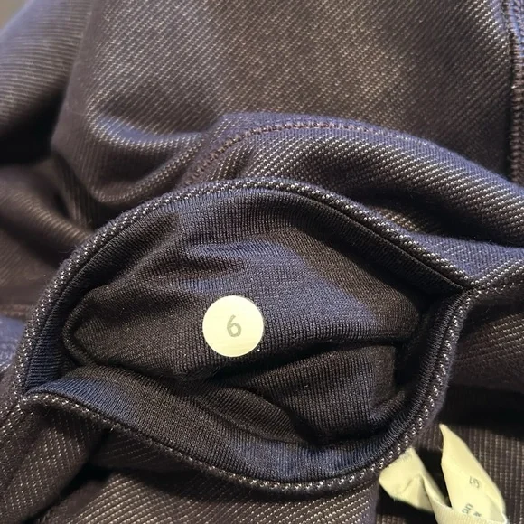 Like New! Lululemon Athletica women denim design leggings/inner pouch size 6 - Picture 12 of 12